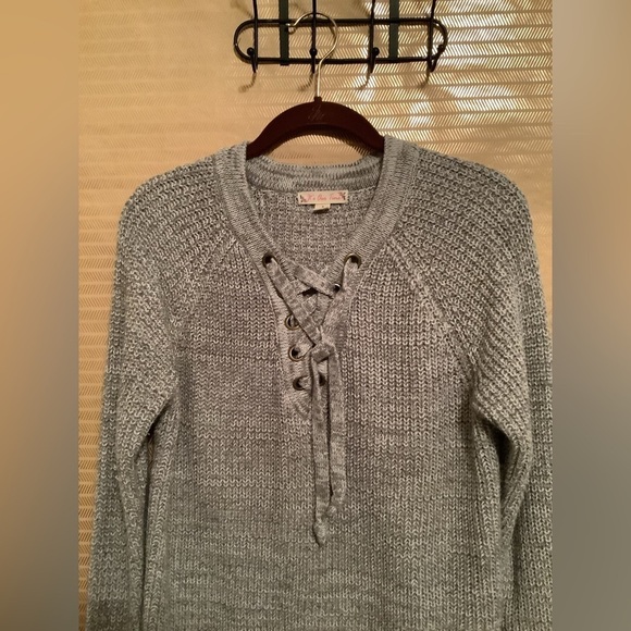 IT’S OUR TIME~SWEATER/ BLOUSE~ GREY~ SMALL - Picture 2 of 8